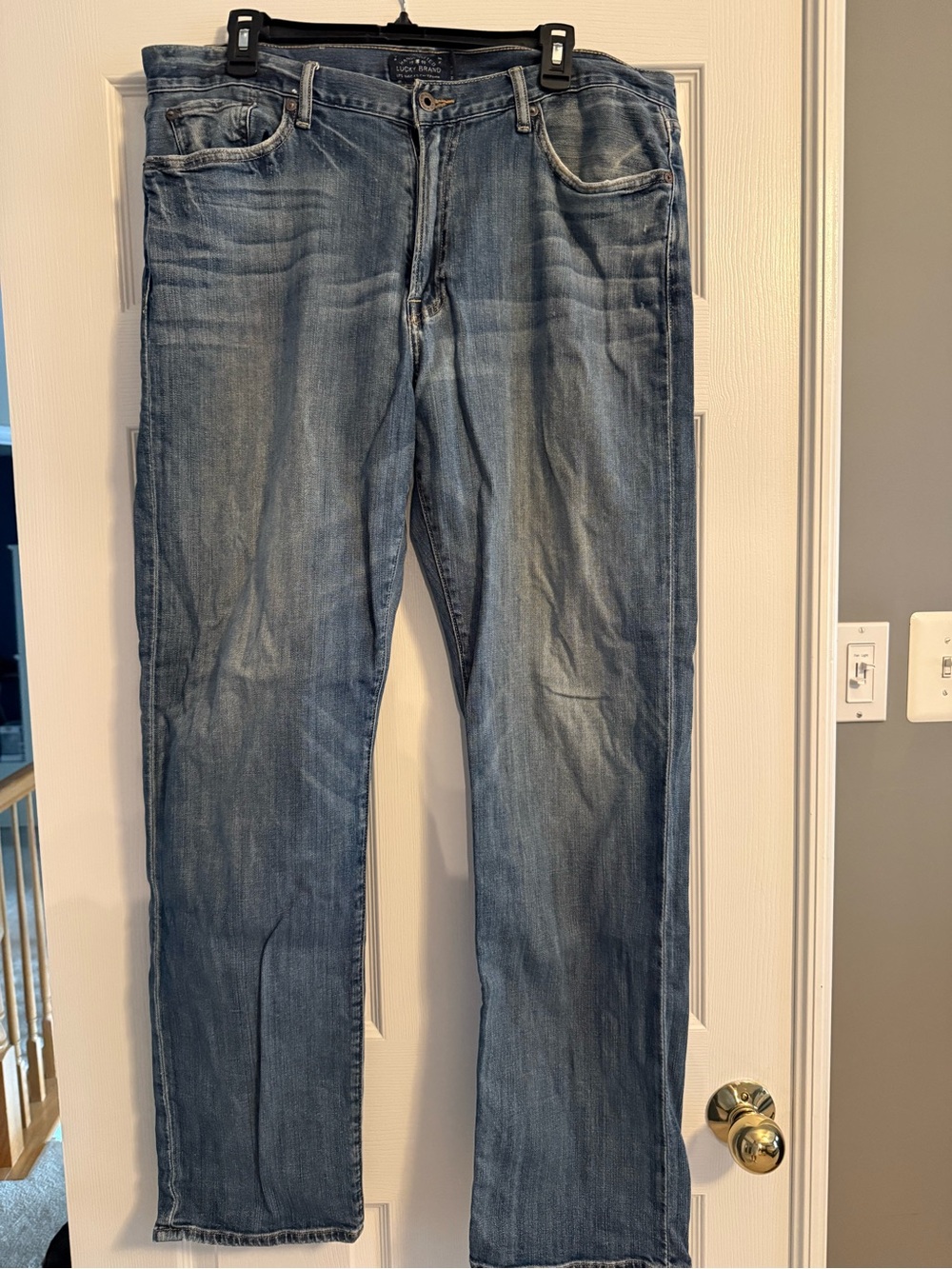 Lucky Men's Classic Straight Leg Jeans in Light Blue